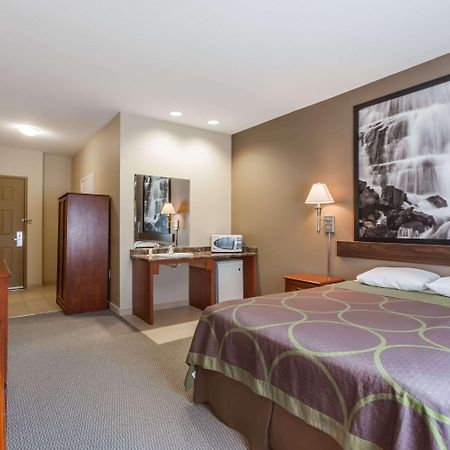 Super 8 By Wyndham Abbotsford Bc Hotel Bagian luar foto